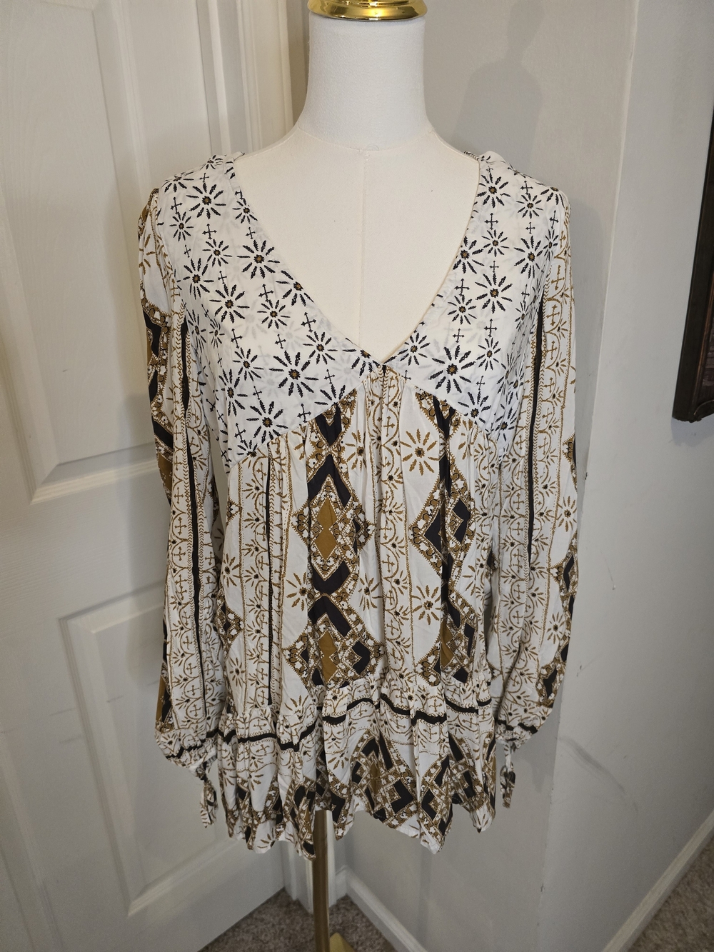 Free People White Black & Gold Printed V-Neck Tunic